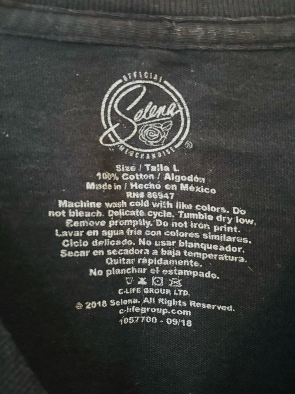 Selena Official 90s Female Pop Icon Crop Long Sleeve - Picture 5 of 5